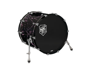 SJC DRUMS NVBD1822CHBKPKSP NAVIGATOR BASS DRUM 18X22 BLACK W/ PINK SPLATTER CHROME HW