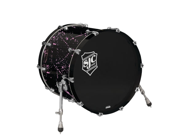 SJC DRUMS NVBD1822CHBKPKSP NAVIGATOR BASS DRUM 18X22 BLACK W/ PINK SPLATTER CHROME HW