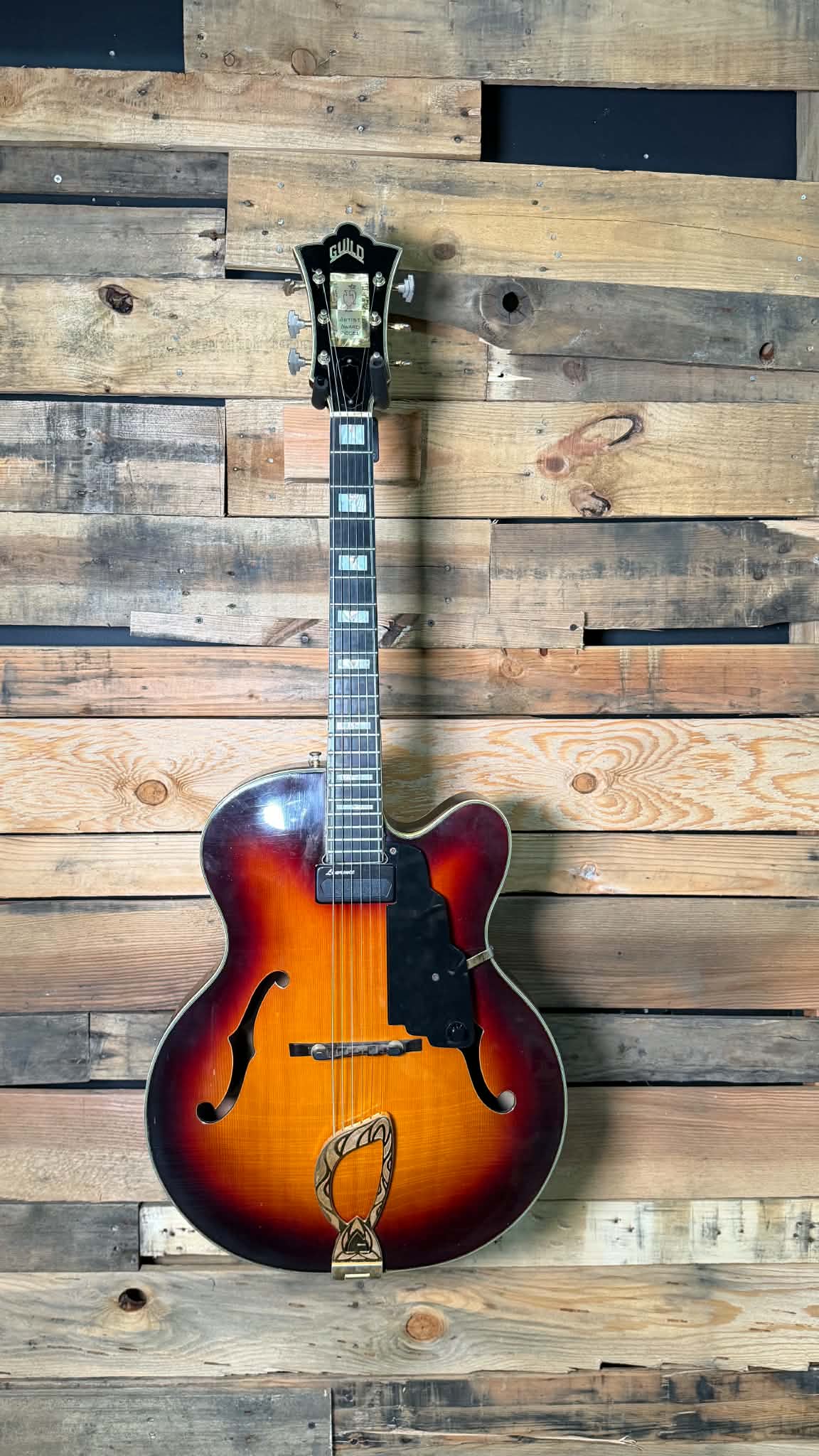 Guild Artist Award Model AA104 1966 Archtop Electric Guitar (Pre-Owned)