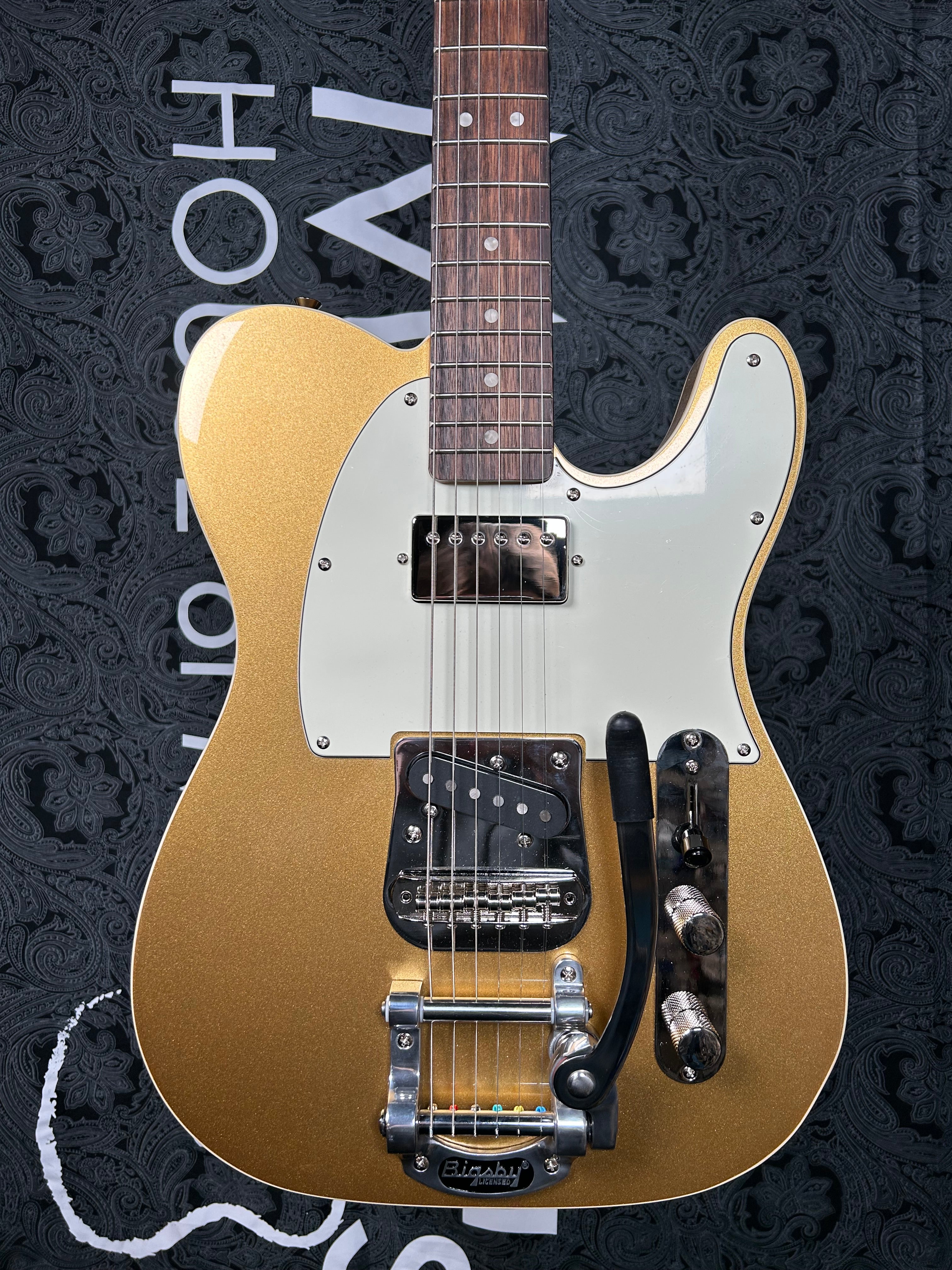 Squier Classic Vibe '60s Custom Telecaster SH with Bigsby Electric Guitar - Aztec Gold