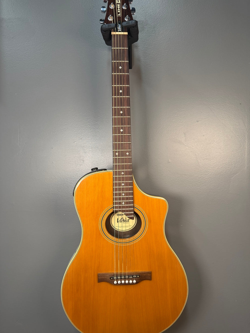 Line 6 Variax Acoustic 300 Modeling Guitar PREOWNED