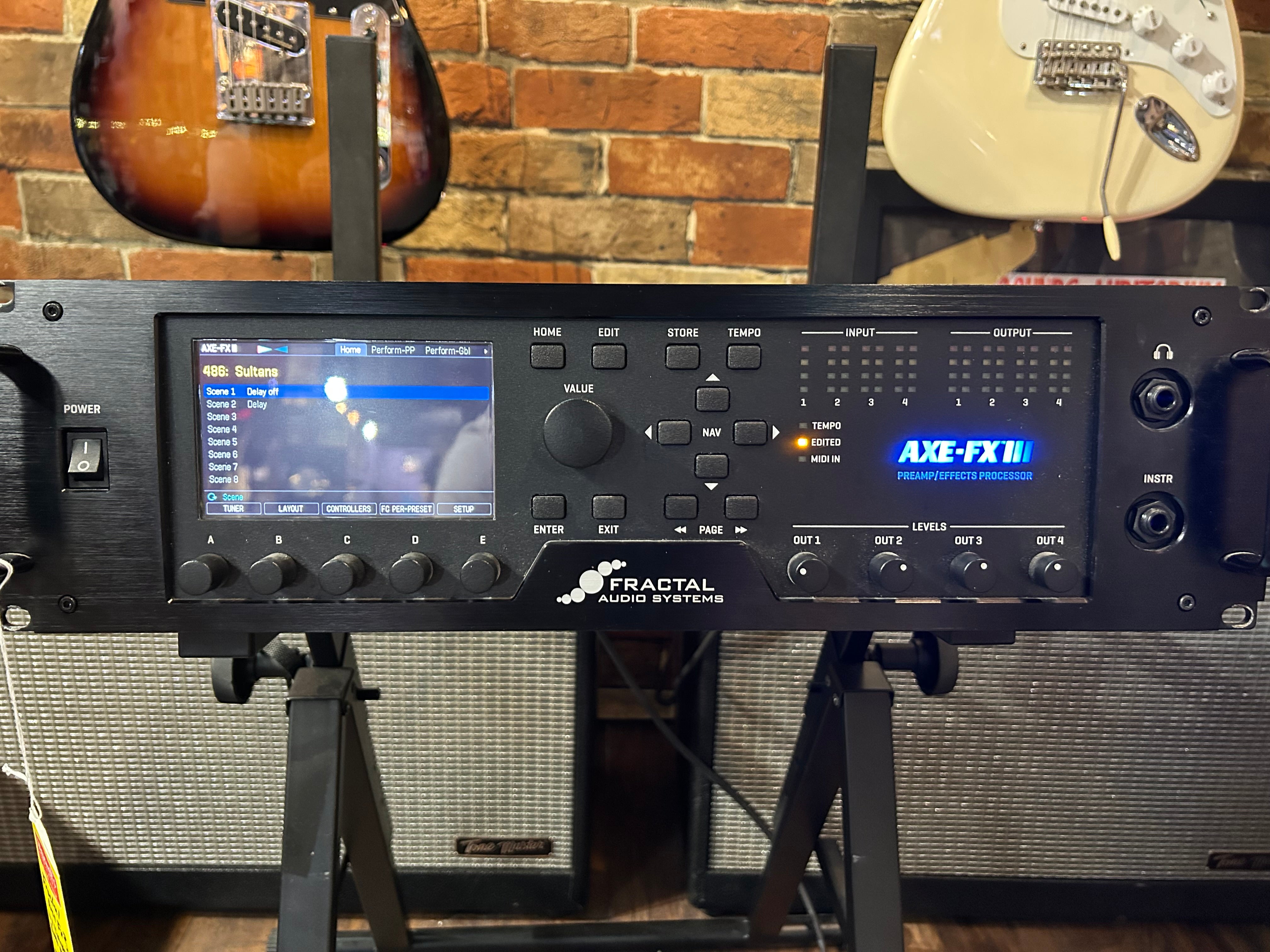 Fractal AXE-FX III Preamp Effects Processor with FC-12 pedalboard (Pre-owned)