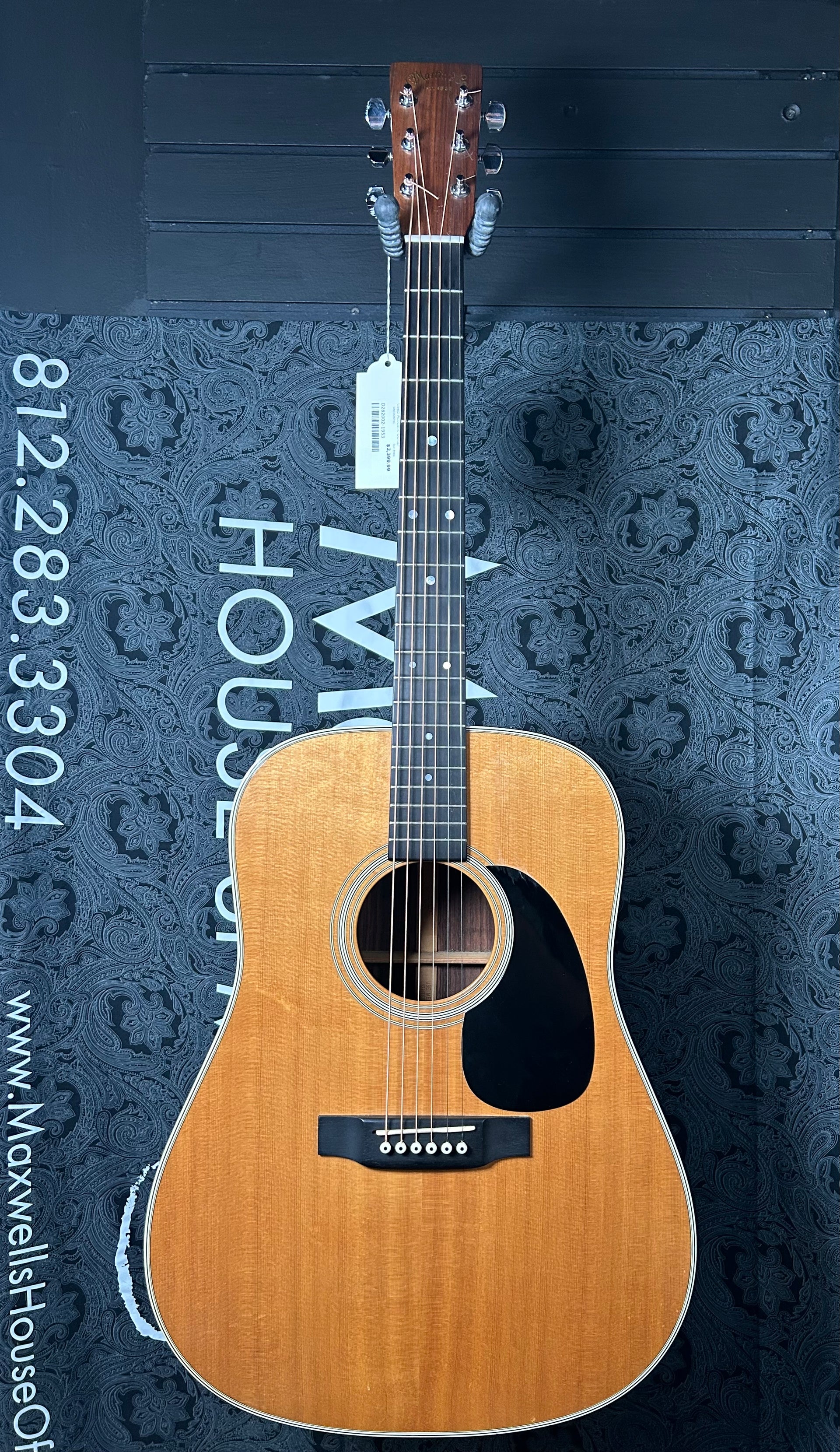 Martin D-28 Acoustic Guitar- Natural w/OHSC (Pre-Owned)