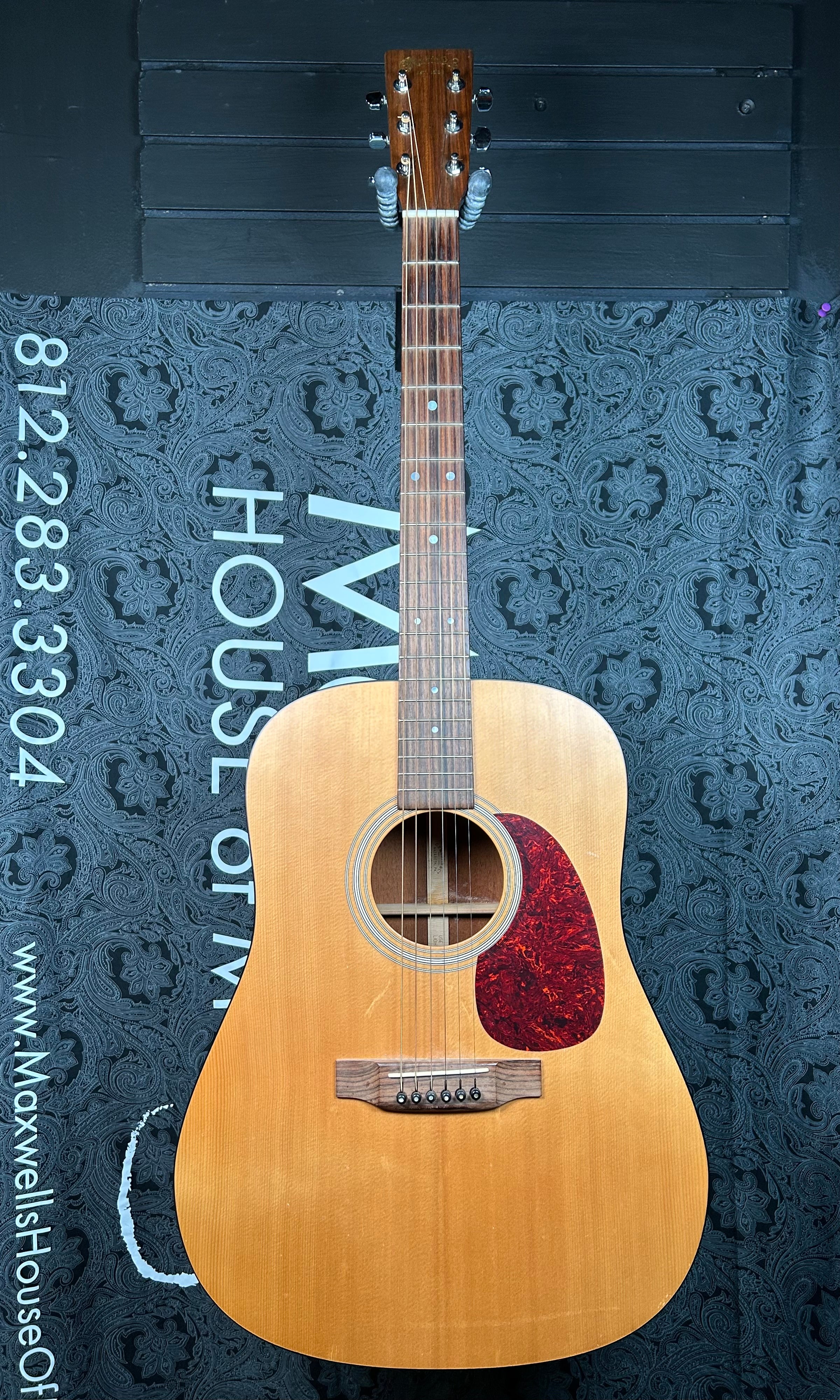 Martin D-1 Acoustic Guitar- Natural w/Hardshell Case (Pre-Owned)
