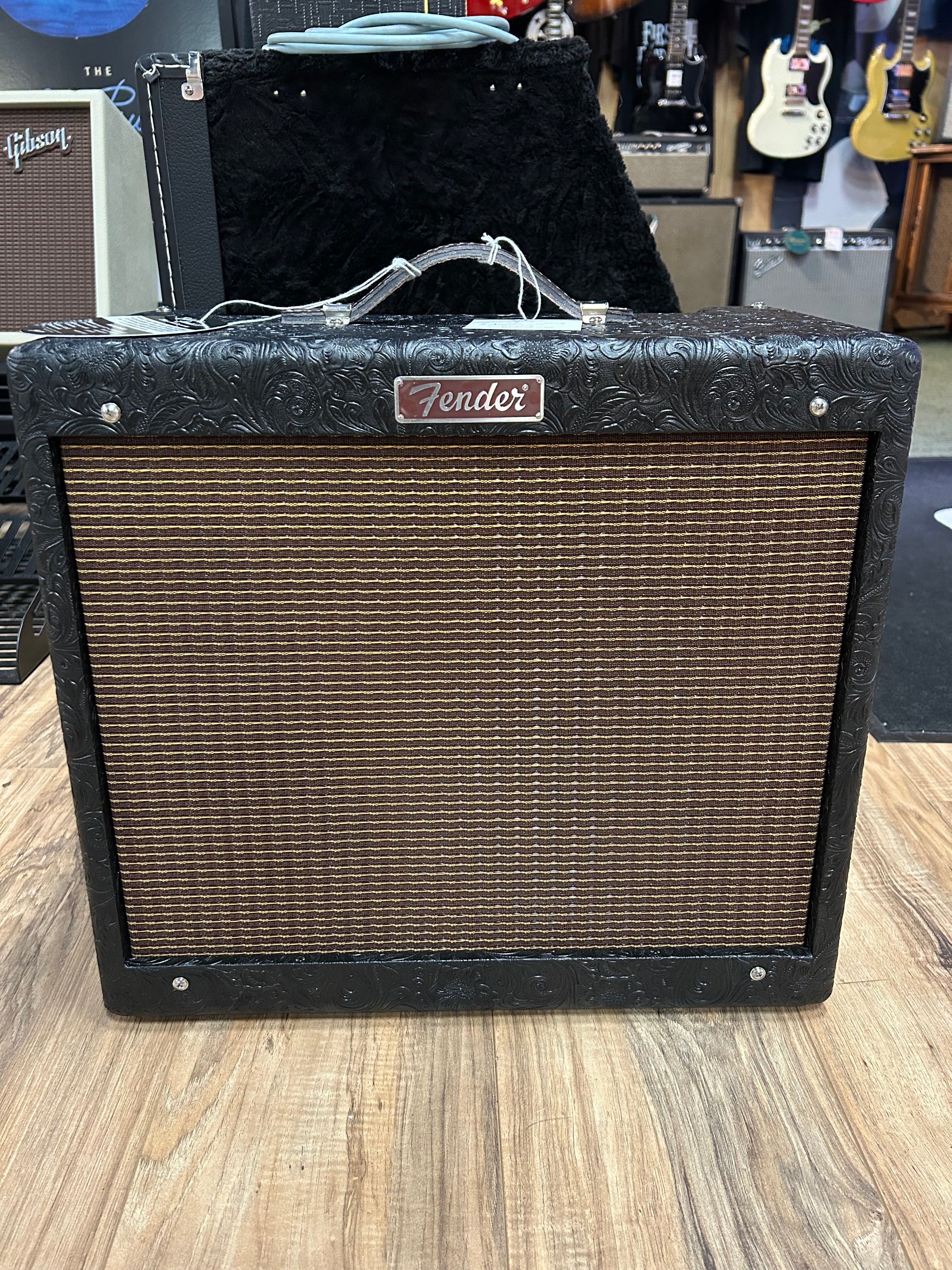 Fender Blues Junior IV 30th Anniversary 15-watt 1 x 12-inch Combo Amplifier - Black Western