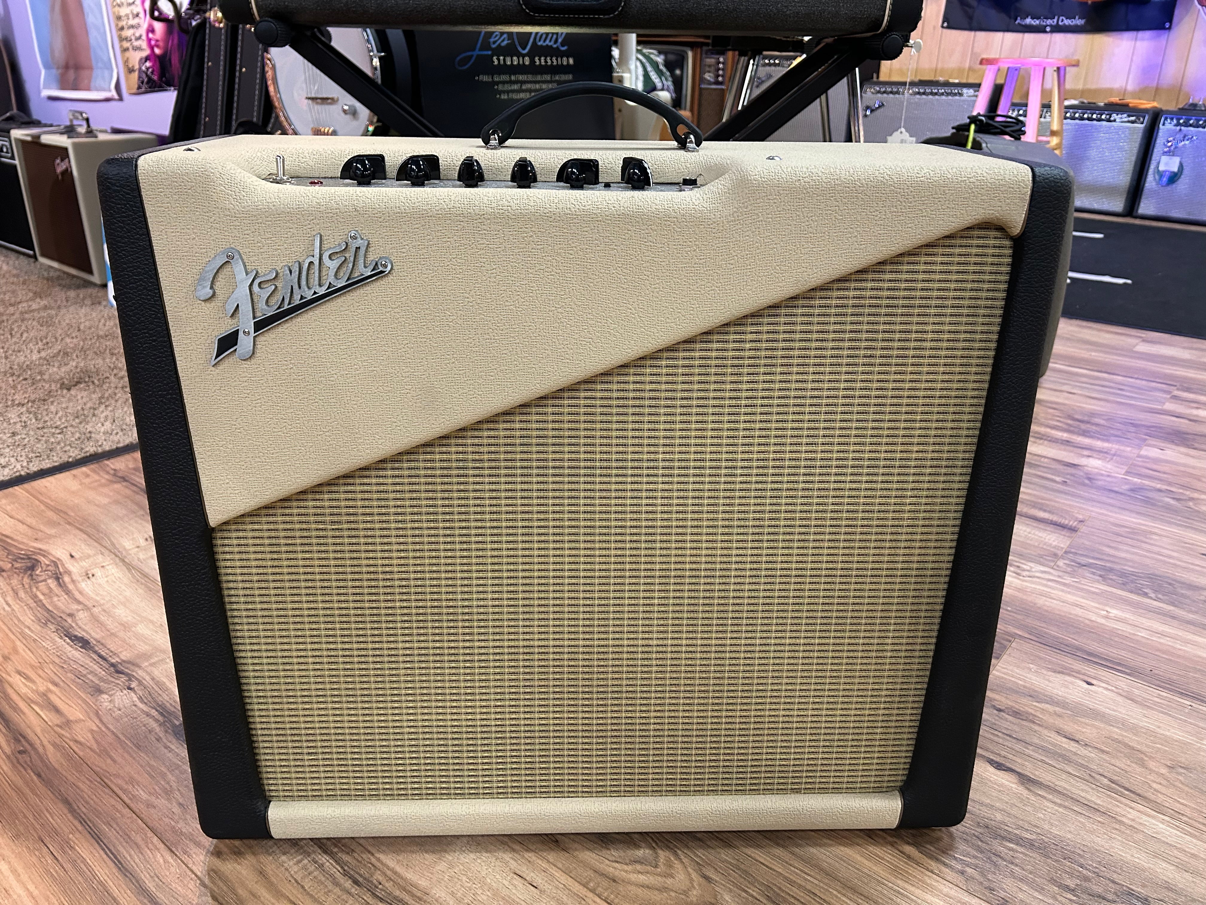 Fender Two Tone Guitar Amplifier (Pre-Owned)