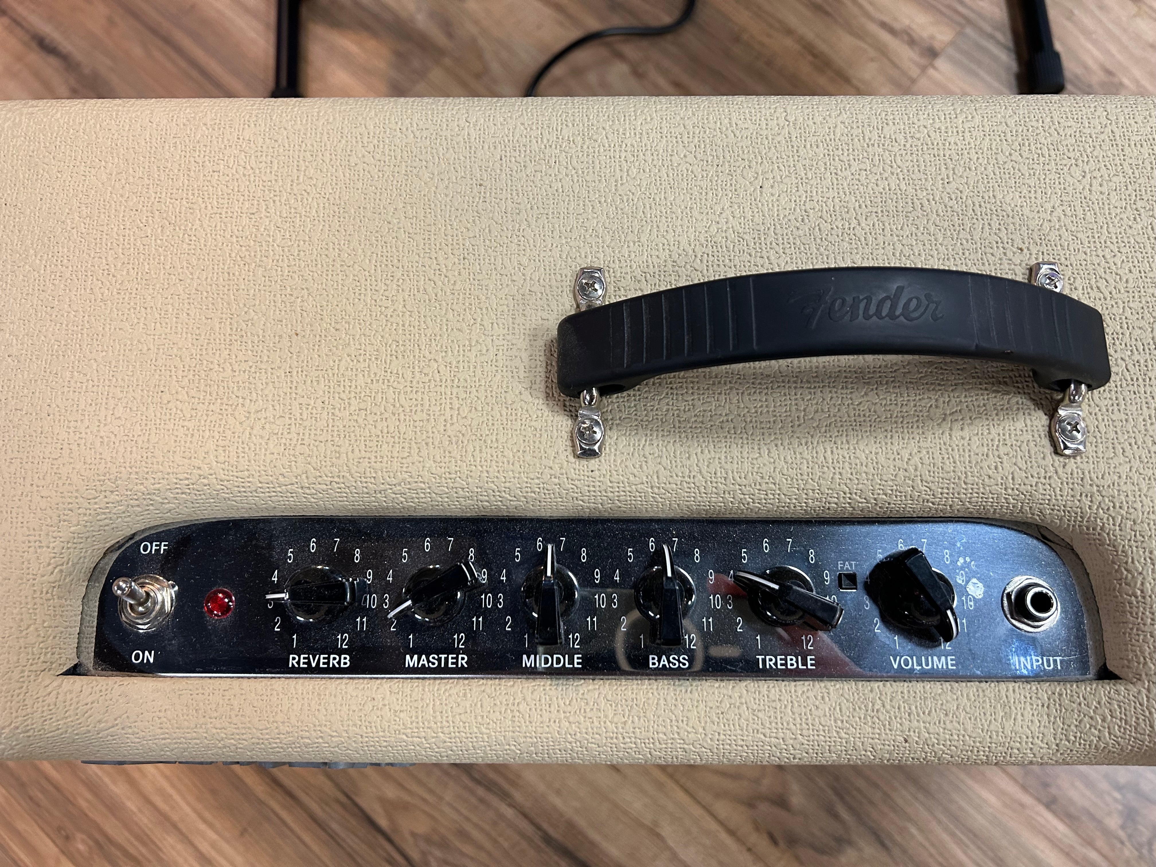 Fender Two Tone Guitar Amplifier (Pre-Owned)