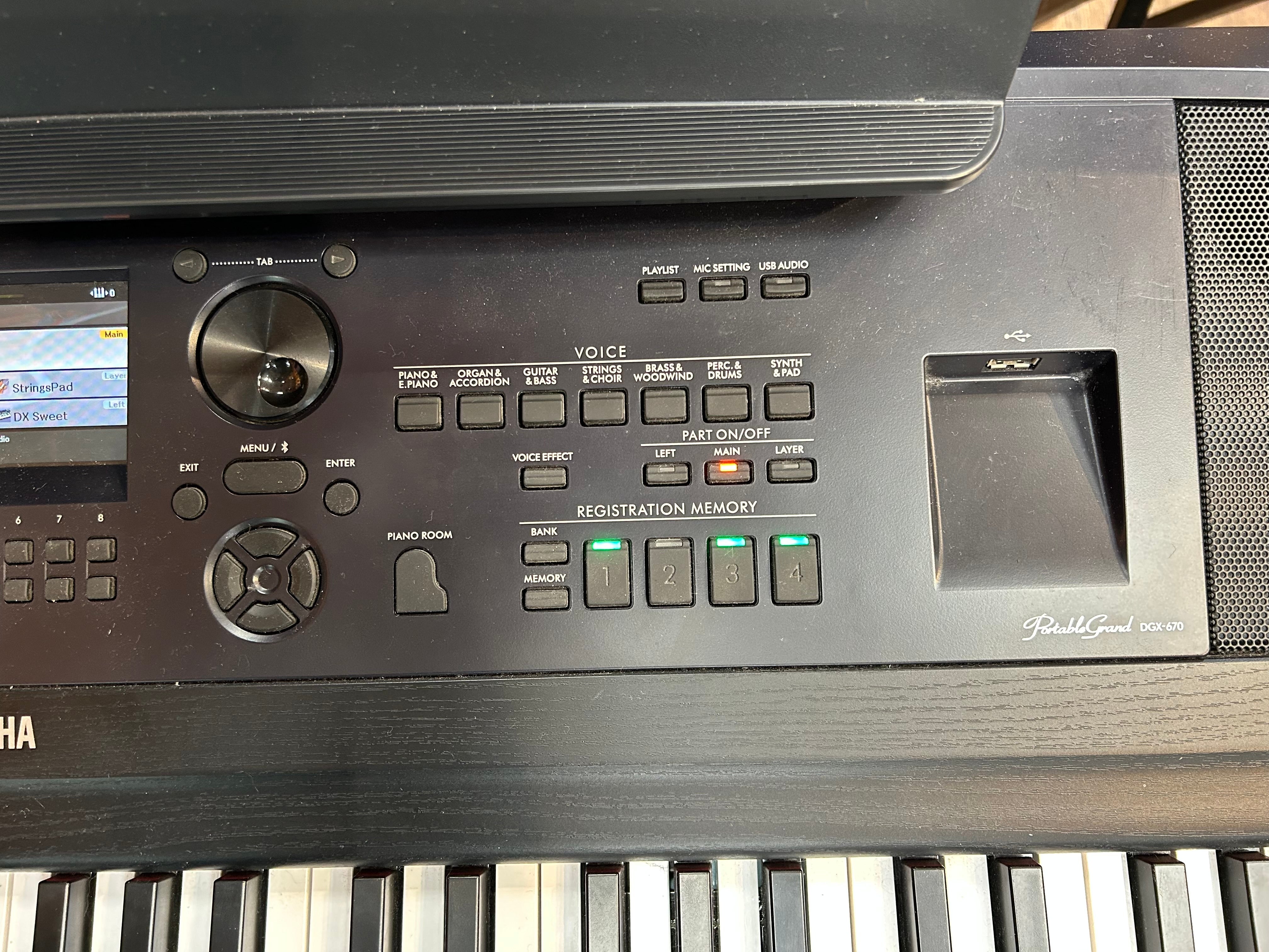 Yamaha DGX670B 88-key Arranger Piano - Black