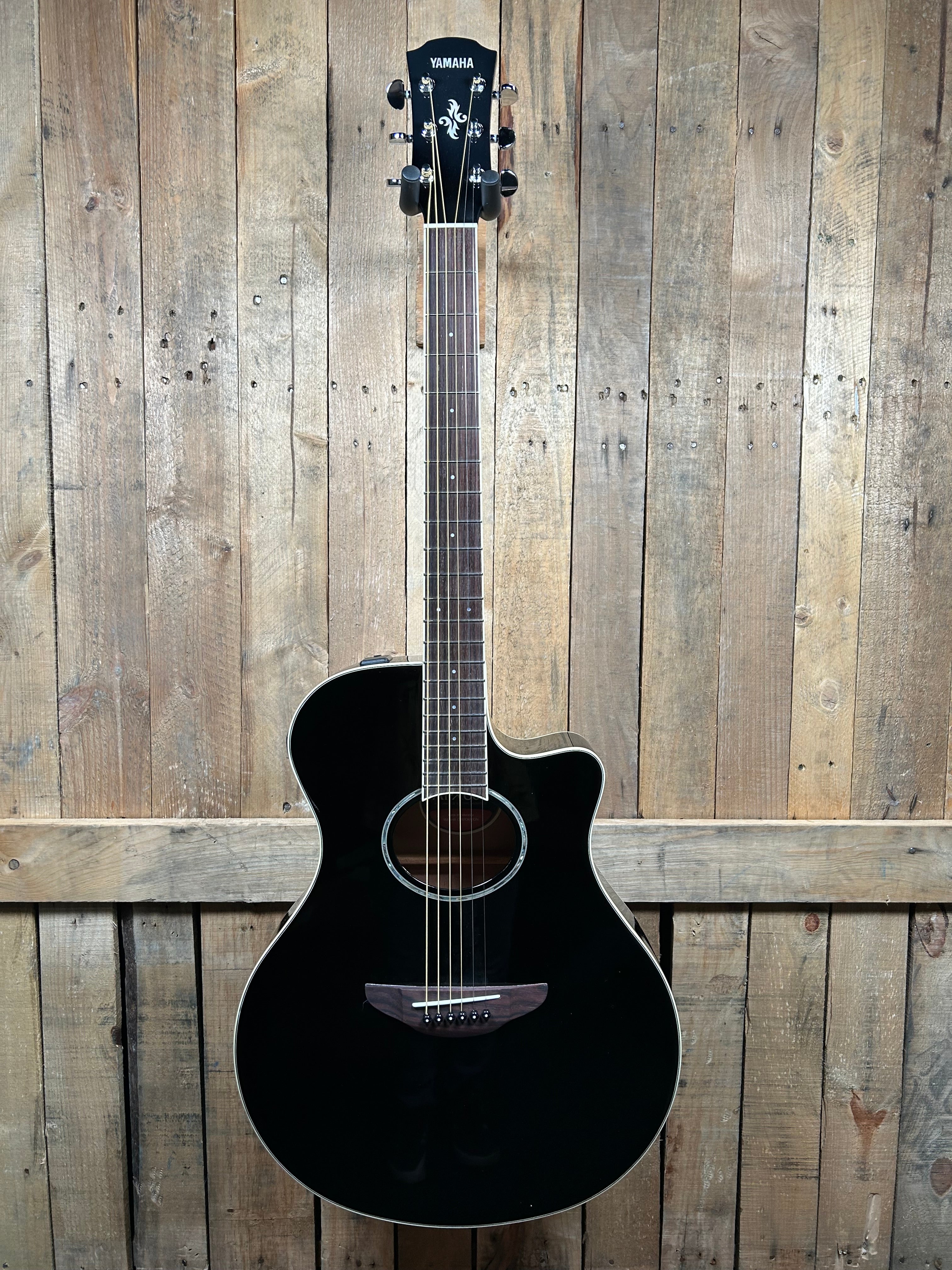 Yamaha APX600 Thinline Cutaway Acoustic-Electric Guitar-Black