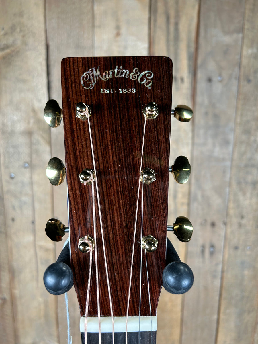 Martin 00018 Modern Deluxe Acoustic GuitarNatural w/Case (PreOwned