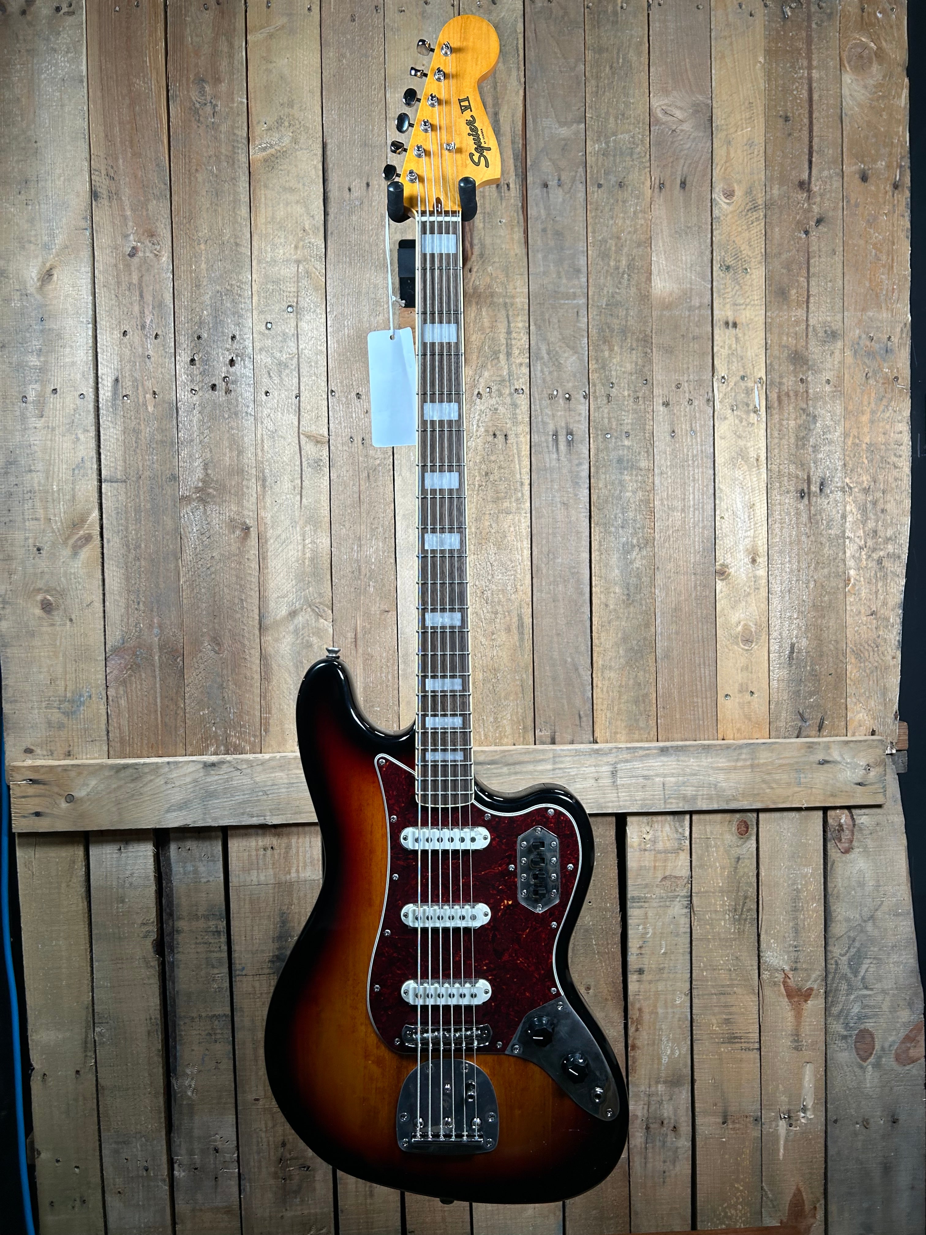 Squier Classic Vibe Bass VI - 3-Color Sunburst