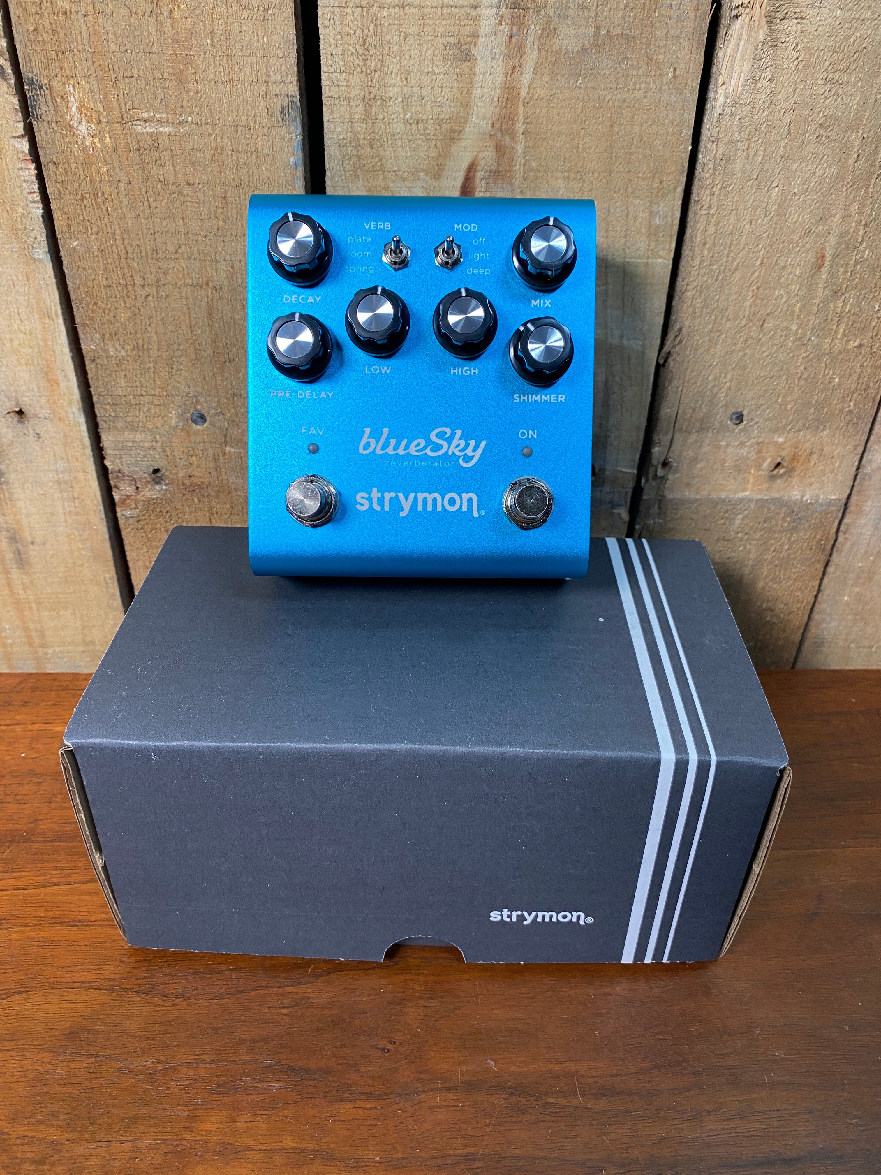 Strymon Blue Sky Reverberator V2 Effects Pedal