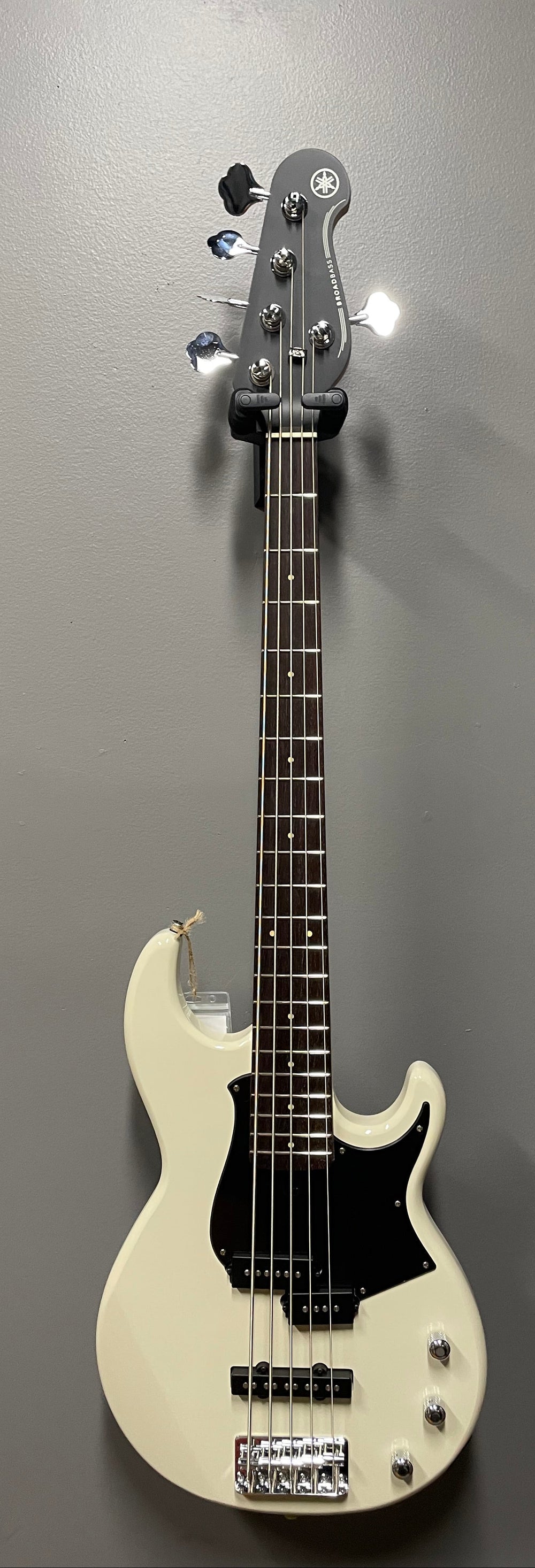 Yamaha BB235 5-String Bass Guitar - Vintage White