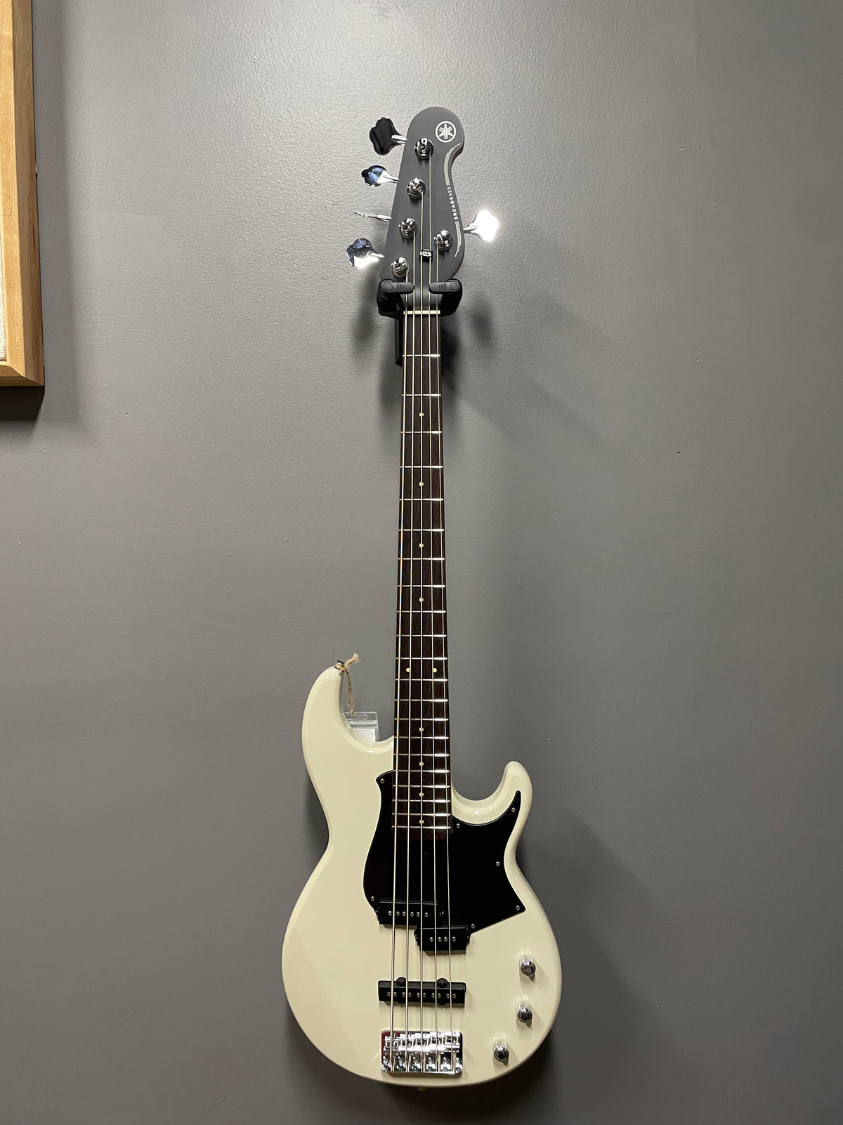Yamaha BB235 5-String Bass Guitar - Vintage White