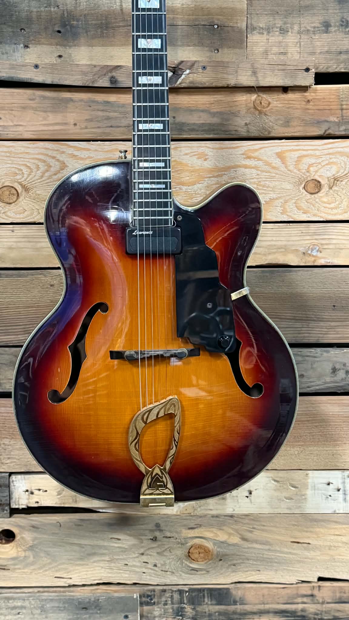 Guild Artist Award Model AA104 1966 Archtop Electric Guitar (Pre-Owned)